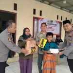Puluhan warga mengikuti donor darah dan anak-anak mengikuti sunatan massal dalam kegiatan Bhakti Sosial HUT Bhayangkara ke-80 yang digelar Polsek Jatiagung, Lampung Selatan.