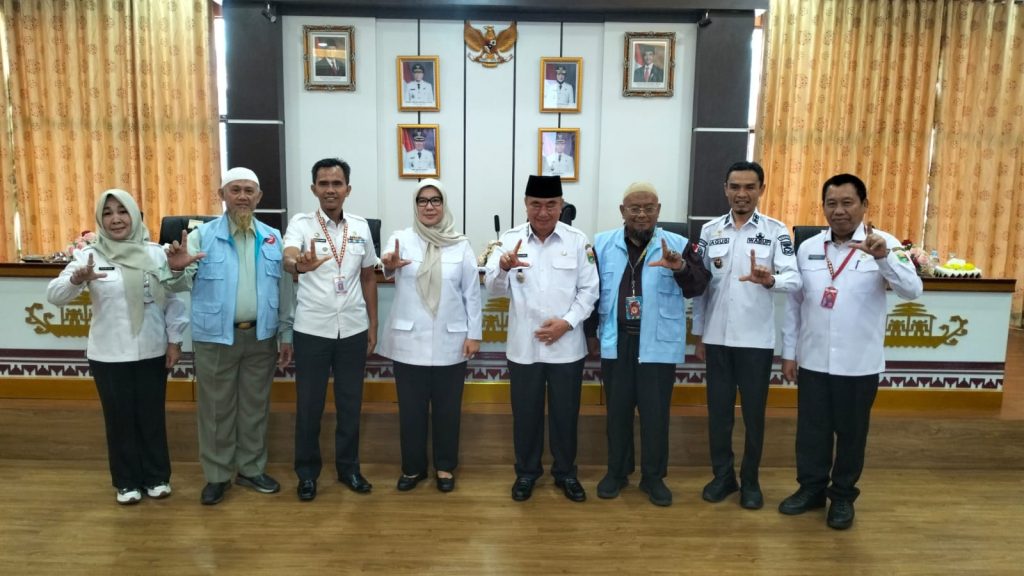 Bupati Tanggamus Moh. Saleh Asnawi memberikan arahan tegas kepada ASN dalam Sosialisasi Pencegahan Korupsi di Kantor Bupati Tanggamus, menegaskan tidak ada toleransi terhadap korupsi dan pungutan liar.