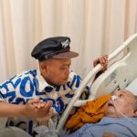 Sule menjenguk Haji Bolot yang sedang menjalani perawatan di rumah sakit dan memberikan doa serta dukungan untuk proses pemulihannya.
