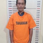 Polisi menunjukkan barang bukti rambu evakuasi tsunami yang dicuri dalam pengungkapan kasus pencurian di Kalianda, Lampung Selatan.