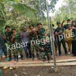 Puluhan organisasi relawan Joko Widodo di Lampung mendeklarasikan dukungan kepada PSI melalui Baret PSI dalam acara peringatan HUT ke-65 Jokowi di Bandar Lampung.