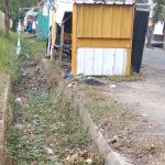 Drainase dangkal dipenuhi lumpur dan sampah di Jalan Endro Suratmin Sukarame, Bandar Lampung, diduga menjadi salah satu penyebab banjir.