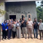 Ketua DPRD Lampung Selatan Erma Yusneli mengawal program bedah rumah RTLH di Desa Banjar Negeri