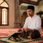 Muslim berdzikir setelah Subuh untuk menenangkan hati