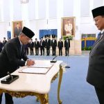 Suahasil Nazara dilantik Presiden Prabowo Subianto sebagai Menteri Keuangan di Istana Negara Jakarta