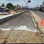 Kondisi proyek pelebaran Jalan R.E. Martadinata di Teluk Betung Bandar Lampung yang menjadi sorotan terkait rambu pengaman dan keselamatan pengguna jalan.