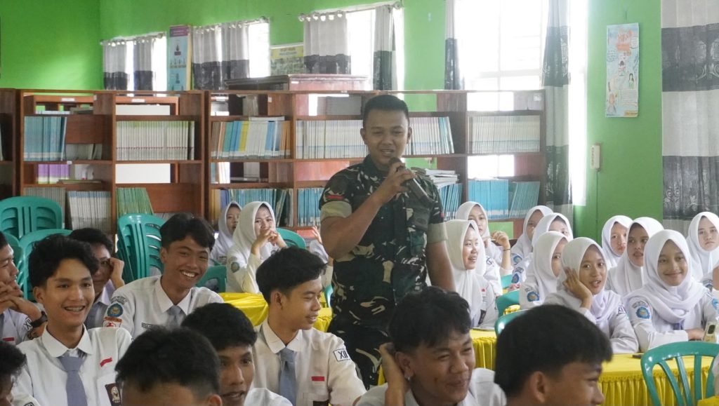 Prajurit Yonif TP 945/PPC memperkuat pengabdian dan kedekatan dengan masyarakat di Kabupaten Tanggamus.