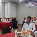 Ilustrasi pekerja bersatu memperjuangkan kesejahteraan dan hak melalui serikat pekerja.
